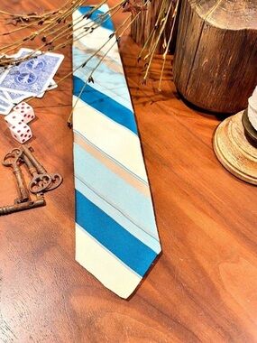 coybrooke Striped Tie in Blue & Cream Like New